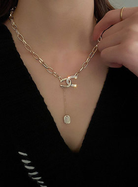 锆石字母项链秋冬毛衣冷淡风