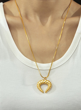 多巴胺新款牛角螺纹吊坠夸张黑色棉绳串珠项链不锈钢镀金材质饰品