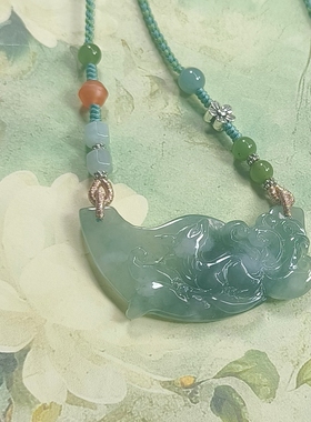 天然A货翡翠冰油青九尾狐玉衡吊坠牌手工编织项链可调节新中式