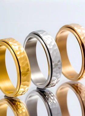 跨境新款钛钢旋转戒指手工捶打月坑纹路不规则捶打纹转动减压指环