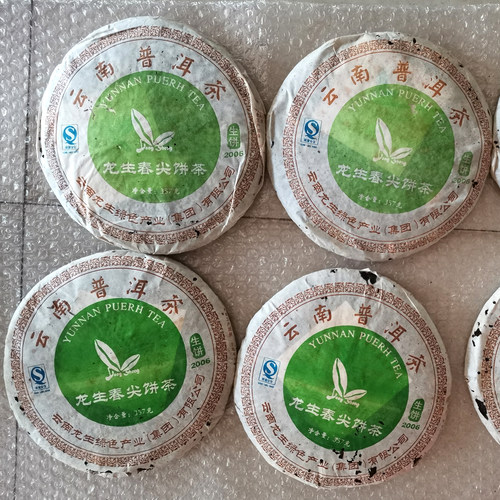 云南普洱茶叶 2006年龙生春尖饼茶357克七子饼茶陈年生茶越陈越香 - 图0