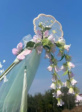 原创铃兰刺绣渐变春幡团扇长款中式汉服配饰花神绢花长柄百搭古风