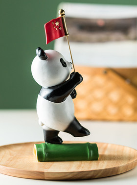 创意红旗熊猫摆件国宝公仔客厅