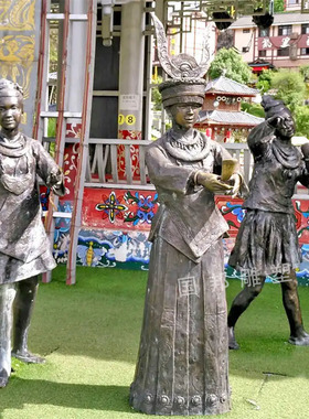 铸铜时尚女孩人物 户外商业街 广场园林摆放玻璃钢涂口红人物雕塑