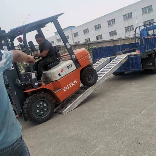 叉车爬梯挖掘机拖拉机运输工程车装载机收割机铝合金爬梯跳板履带 - 图1
