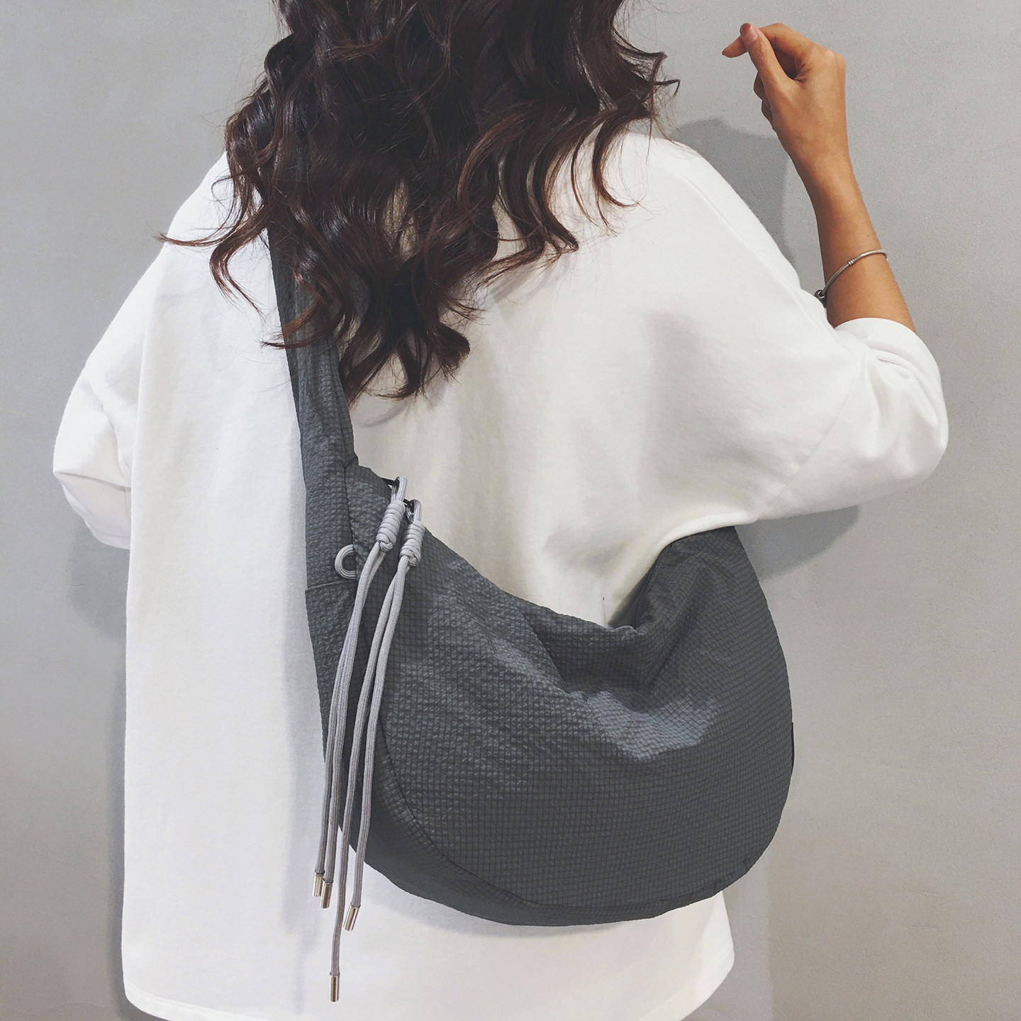 简约大容量帆布包女2025新款休闲百搭通勤斜挎包运动旅游饺子包潮,淘宝优惠券,粉丝福利购,淘宝优惠卷