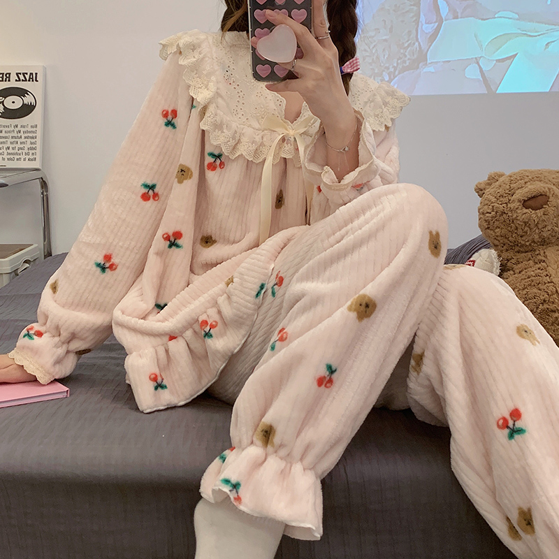 睡衣女冬天可爱甜美学生法兰绒加厚家居服冬季珊瑚绒秋冬女士套装 - 图2