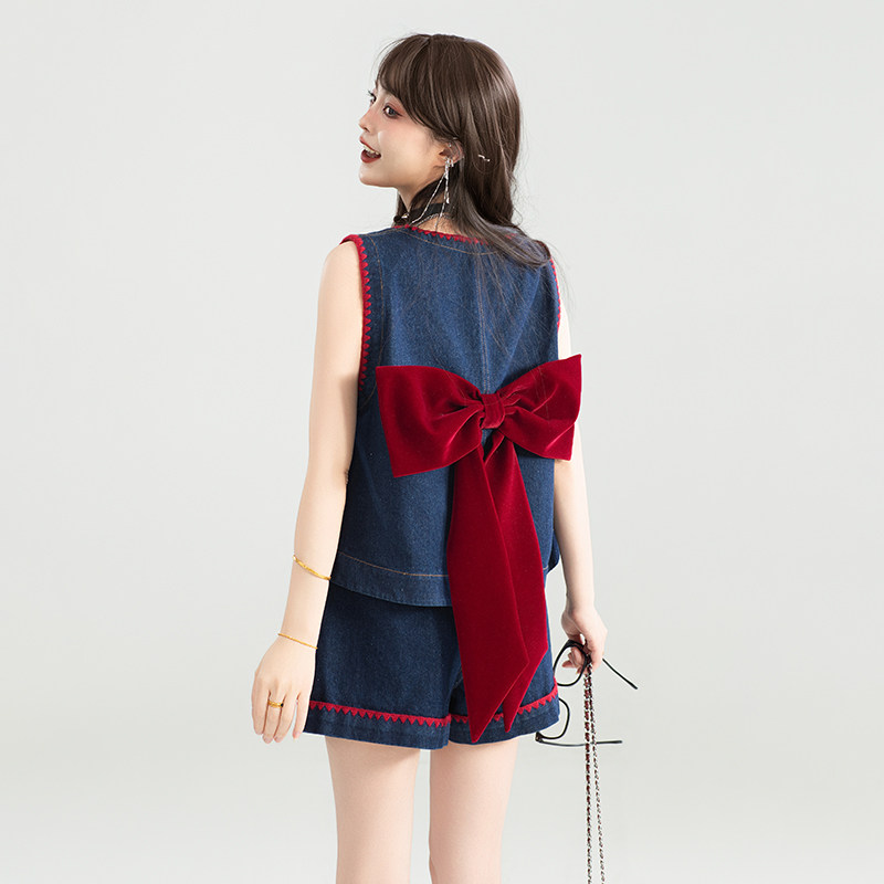 KEIKO 鬼马少女感牛仔套装夏季减龄蝴蝶结刺绣v领背心+短裤两件套,淘宝优惠券,粉丝福利购,淘宝优惠卷