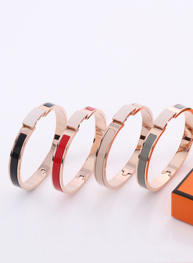 钛钢窄版时尚情侣字母珐琅手镯