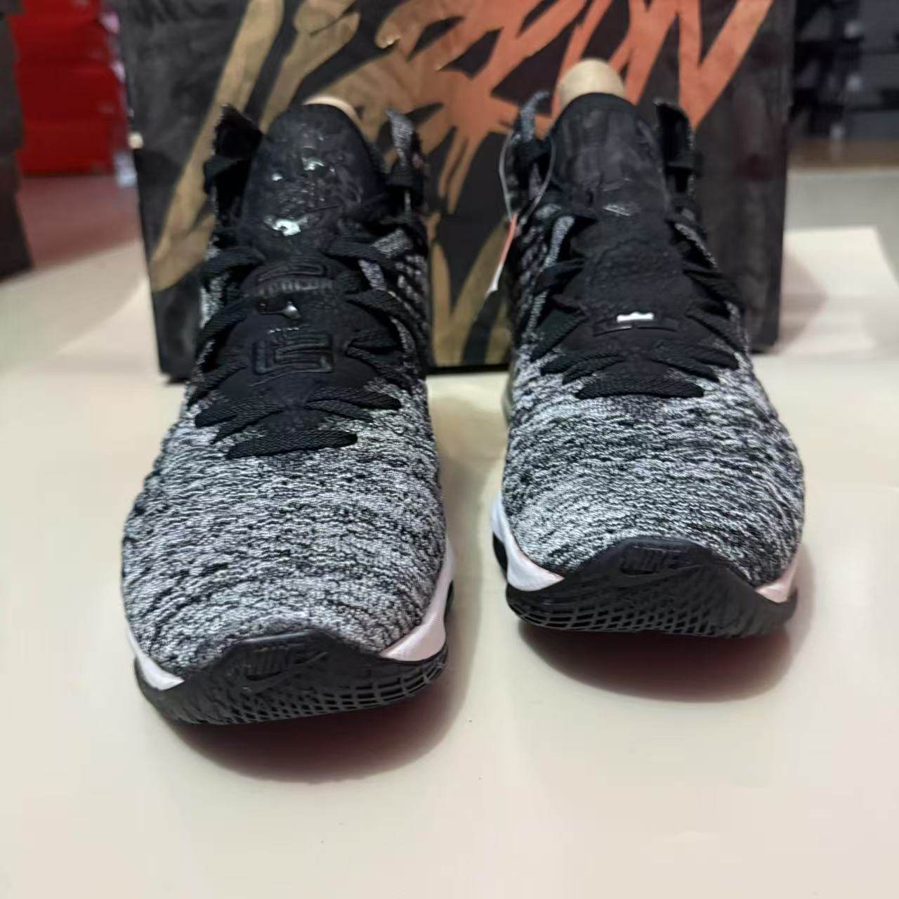 NIKE LEBRON XVII LBJ詹姆斯17代篮球鞋 BQ3178-004-002 BQ5594 - 图1