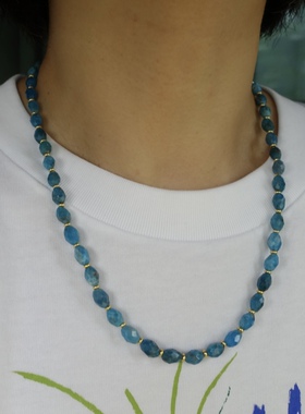 优雅的风。蓝色磷灰石米珠金撞色闪亮串珠长项链时髦优雅精致简约