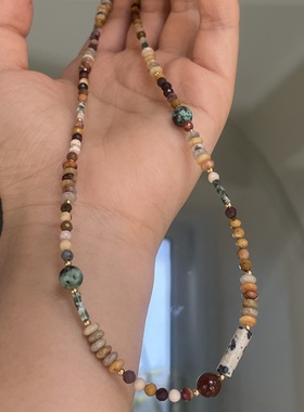 印象派画风。多种彩石管珠撞色绿黄棕红斑点项链时髦个性艺术设计