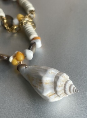 沙滩漫步。天然贝壳海螺吊坠碎石不规则串珠项链个性波西米亚度假