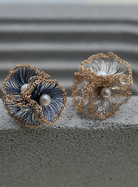 美丽已说腻。闪亮蓝银色立体花朵天然珍珠手工钩编铜丝戒指开口