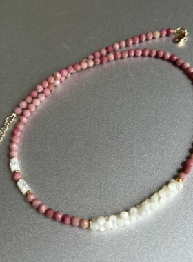 氛围感美人。雾粉色蔷薇辉石白色马蹄螺串珠项链气质个性清新时髦