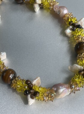 饱满鱼籽。天然粉巴洛克珍珠虎眼石黄色人造珍珠串珠项链时髦个性