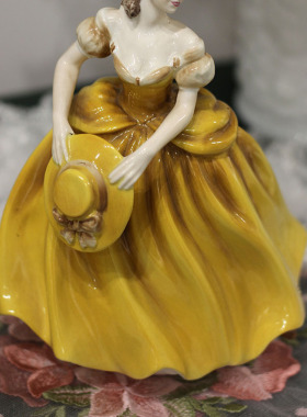 英国灰姑娘公主瓷偶骨瓷摆件装饰