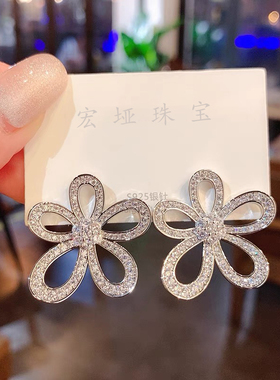 女款大气微镶锆石耳环