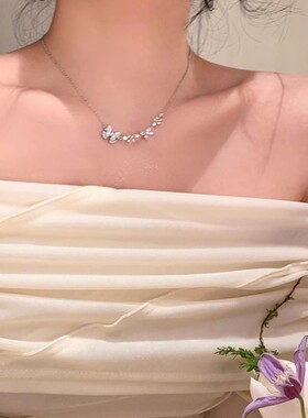 白色闪锆贝母蝴蝶项链女款轻奢小众高级感锁骨颈链配饰春2025新款
