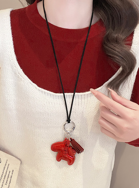 马上有钱红色小马项链女2025新款