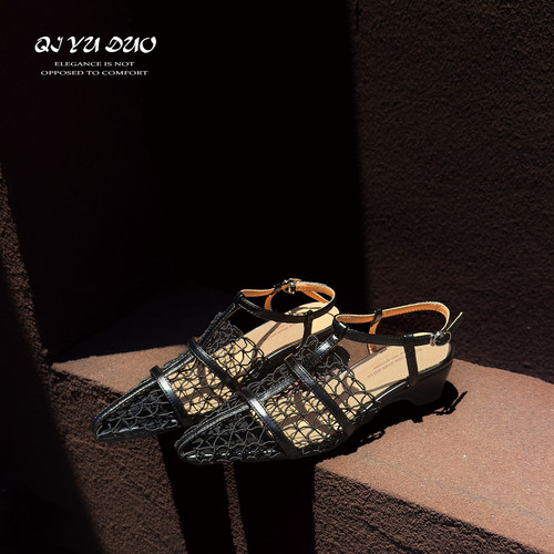 【七与多】5cm/编织美学 复古时尚镂空网网鞋尖头粗跟细带凉鞋女 - 图1