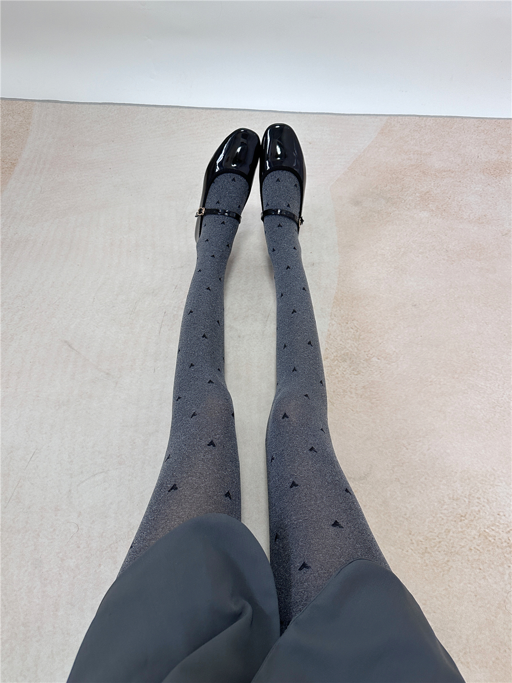 AY To films 早春格雷系灰色爱心打底袜显瘦简约100D天鹅绒连裤袜 - 图3