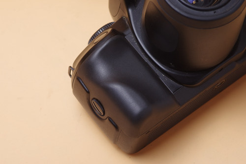 佳能 CANON EOS 700QD 胶卷 相机 套机 带35-80  电动 瑕疵 道具 - 图1