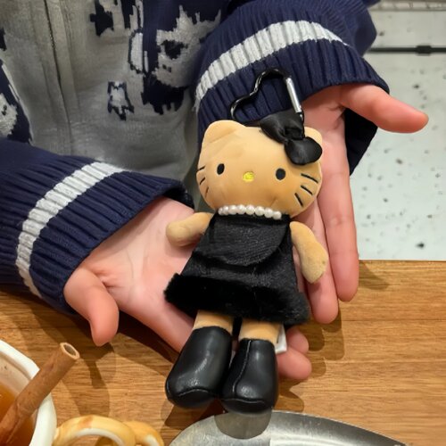 日本NIC豹纹黑皮长腿Kitty毛绒挂件可爱kt猫爱心扣书包挂饰钥匙扣 - 图0