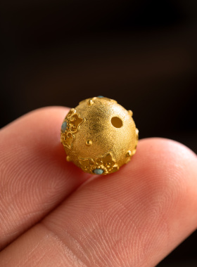 黄金色镂空花丝镶嵌花珠隔珠
