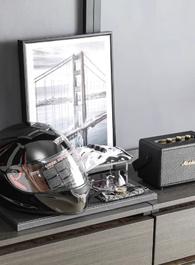 样板间男孩房机车主题衣帽间摆件