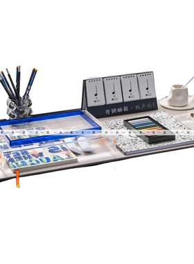 儿童房书桌绘画艺术组合摆件