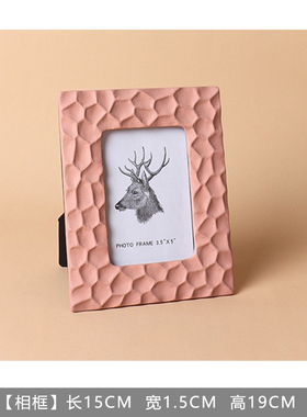 女孩房床头组合装饰品