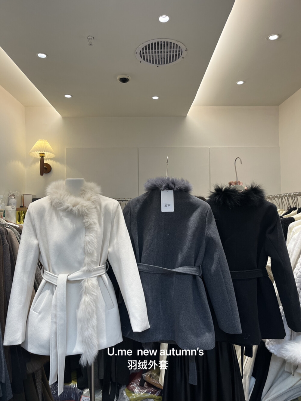 U.me小香狐狸毛领呢子大衣2025冬新款内胆羽绒50白鸭绒中长款外套 - 图3