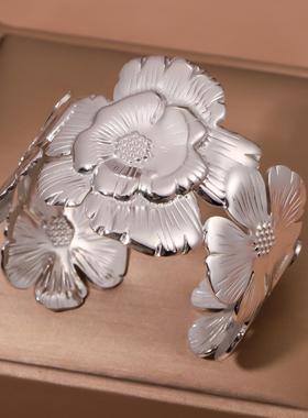 欧美钛钢轻奢镀金手镯女