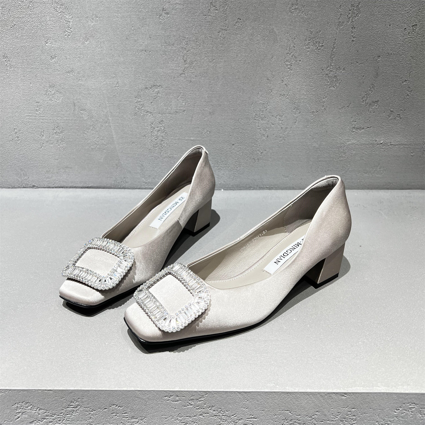 欧洲站女鞋2026春新款欧货真皮水钻方头真丝布粗跟高跟鞋浅口单鞋,淘宝优惠券,粉丝福利购,淘宝优惠卷