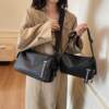 High-quality waterproof crossbody bag for men and women, versatile casual shoulder bag, trendy large capacity simple sports pillow bag