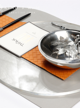 轻奢风灰色样板房间餐厅摆盘装饰