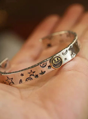 韩版小众设计笑脸网红手镯手链女俏皮ins潮百搭滑稽笑脸个性手饰