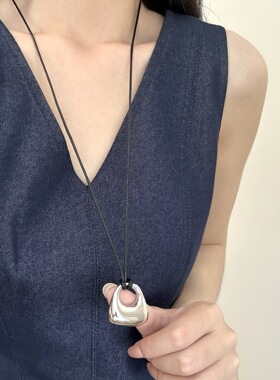 博主同款银色吊坠项链女小众简约高级感百搭可调节黑绳毛衣链配饰