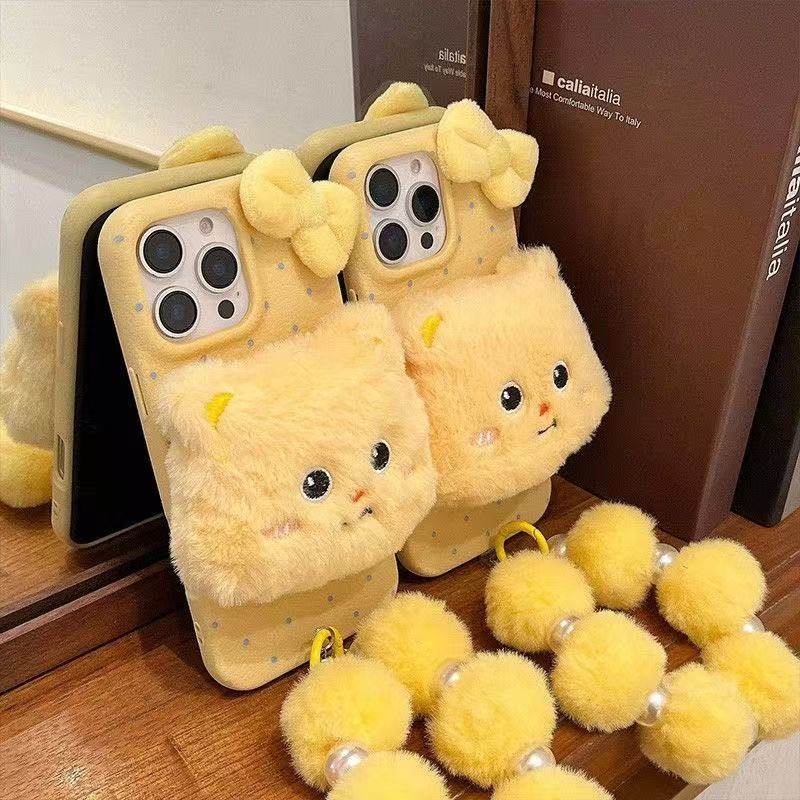 秋冬毛绒可爱小熊适用苹果16/17promax手机壳iPhone15/14新款13/12手链11全包防摔情侣保护套,淘宝优惠券,粉丝福利购,淘宝优惠卷