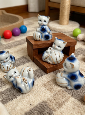 复古描金陶瓷小猫摆件蓝白釉彩萌趣玩球造型桌面装饰工艺品摆件
