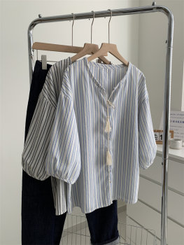 French Retro Round Neck Striped Shirt ຂອງແມ່ຍິງວ່າງແບບສະບາຍໆ ຫຼຸດອາຍຸອະເນກປະສົງ ແຂນສາມສ່ວນສີ່ Tassel ເສື້ອ Cardigan ແບບພາກຮຽນ spring