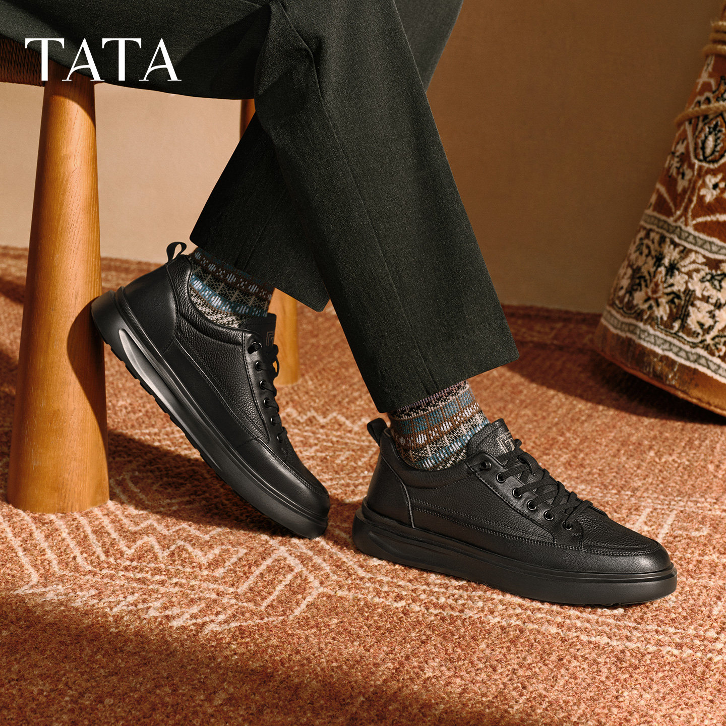 TATA他她厚底增高男鞋黑色真皮男士休闲板鞋2025年秋新款VNN01CM5,淘宝优惠券,粉丝福利购,淘宝优惠卷