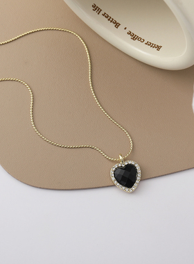 精致轻奢黑色爱心项链女法式复古小众设计高级感气质锁骨链配饰品
