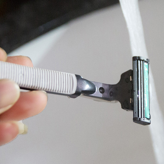 Geely double-layer manual men's 2-piece shaver holder