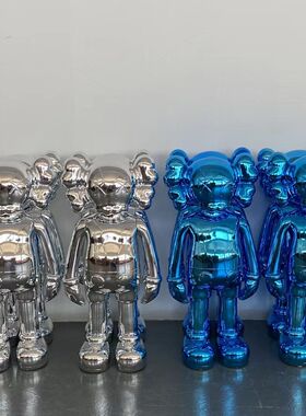 卡通电镀kaws卡瓦斯酒吧大摆件