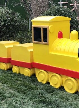 卡通猪猪爷爷小火车玻璃钢雕塑