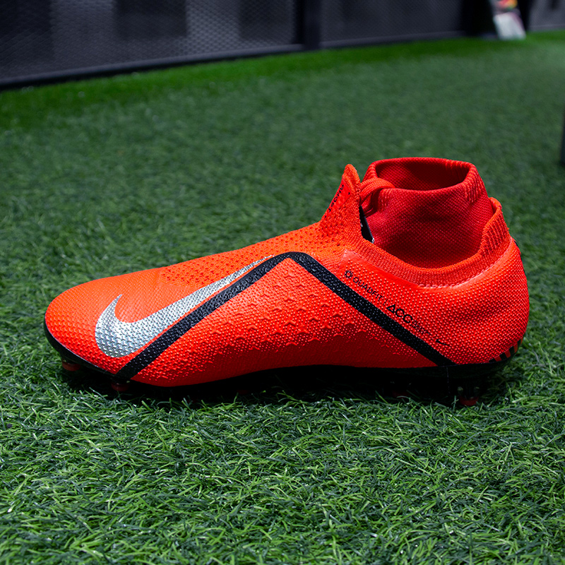 Nike Phantom Venom Academy FG Kuru im Zemin