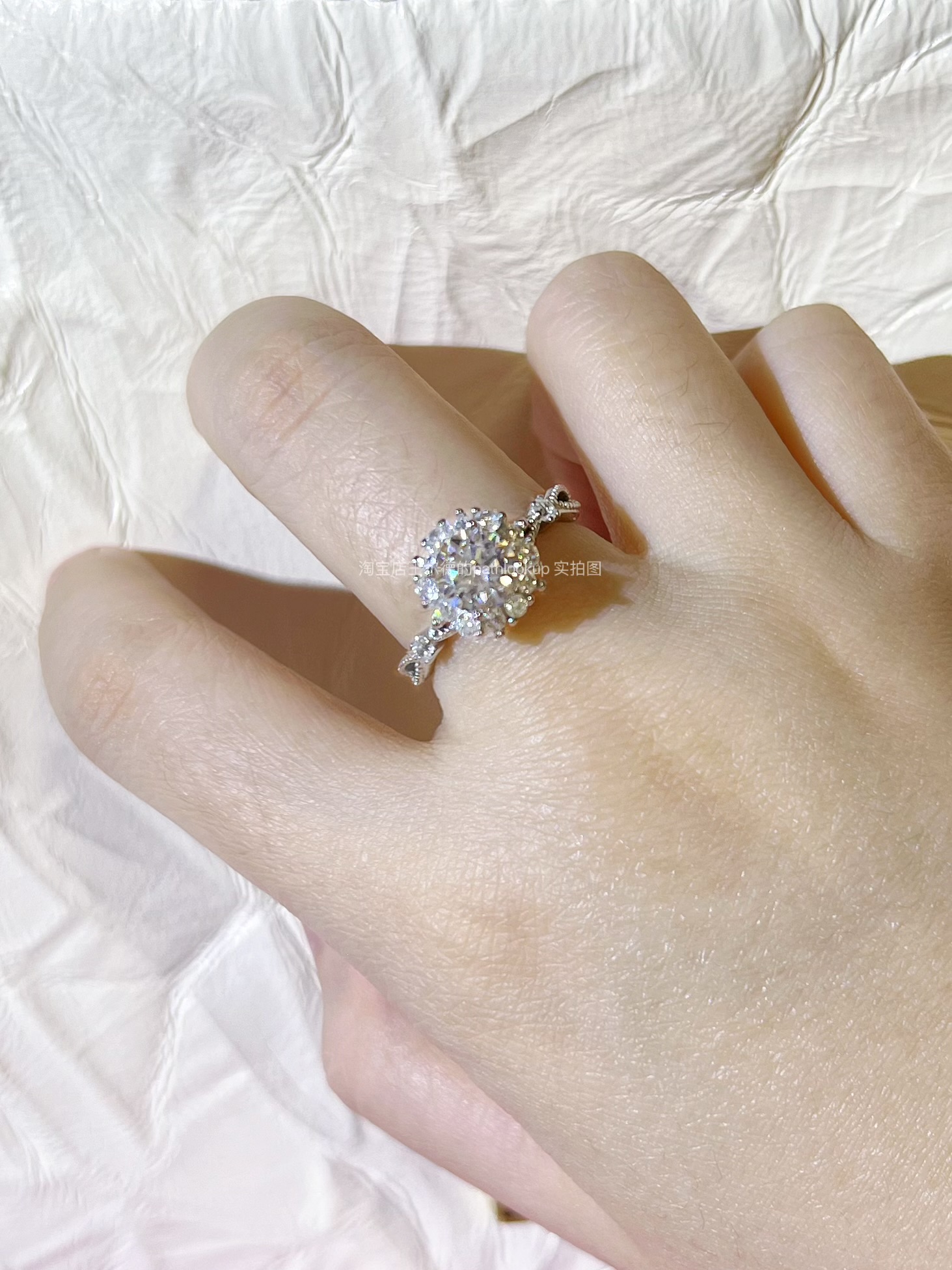 18K金满天星一克拉高碳钻石戒指女 蜜雪系列钻戒结婚订婚道具指环 - 图0