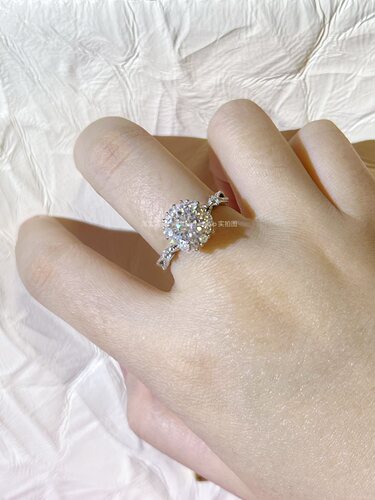 18K镀金满天星1克拉高碳钻石戒指女生轻奢高级感结婚订婚指环礼物 - 图3